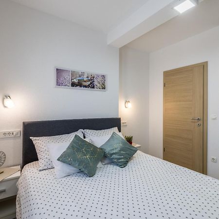 Apart Sa Terasom 250M Od Plaze,Parking,Wi Fi,Rostilj Трогир Екстериор снимка