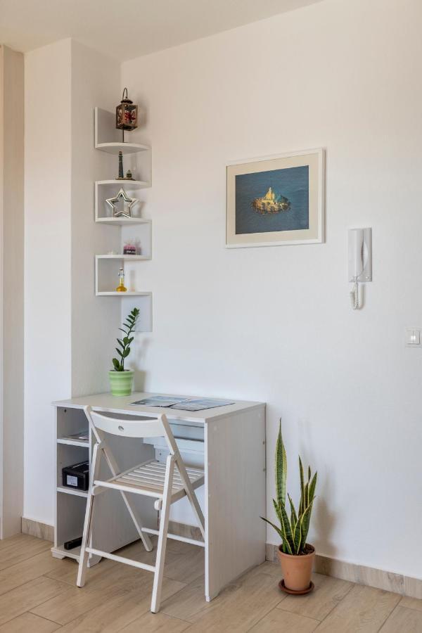 Apart Sa Terasom 250M Od Plaze,Parking,Wi Fi,Rostilj Трогир Екстериор снимка