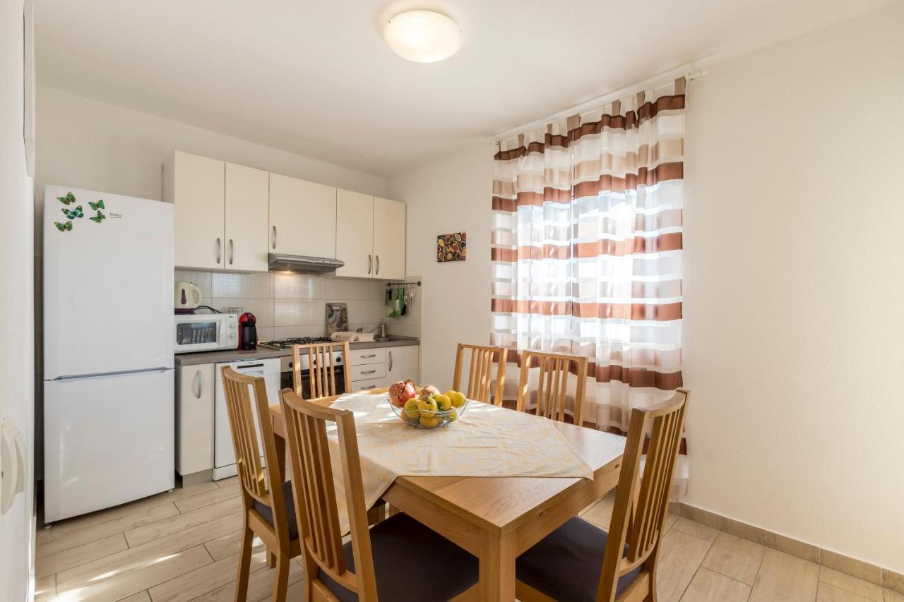 Apart Sa Terasom 250M Od Plaze,Parking,Wi Fi,Rostilj Трогир Екстериор снимка
