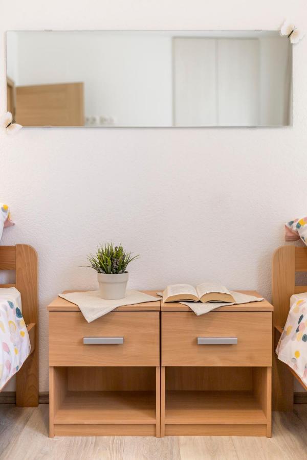 Apart Sa Terasom 250M Od Plaze,Parking,Wi Fi,Rostilj Трогир Екстериор снимка