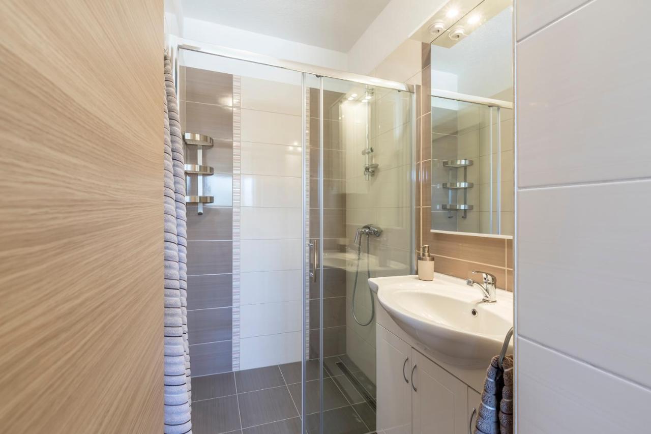 Apart Sa Terasom 250M Od Plaze,Parking,Wi Fi,Rostilj Трогир Екстериор снимка