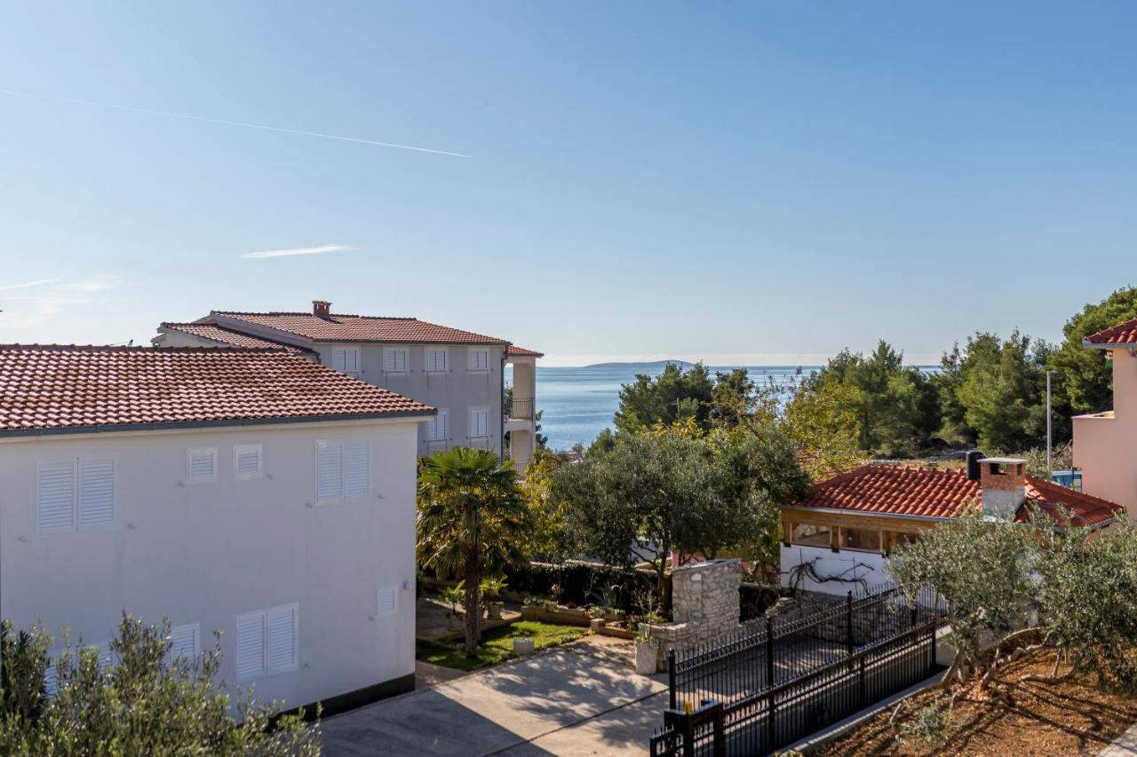 Apart Sa Terasom 250M Od Plaze,Parking,Wi Fi,Rostilj Трогир Екстериор снимка
