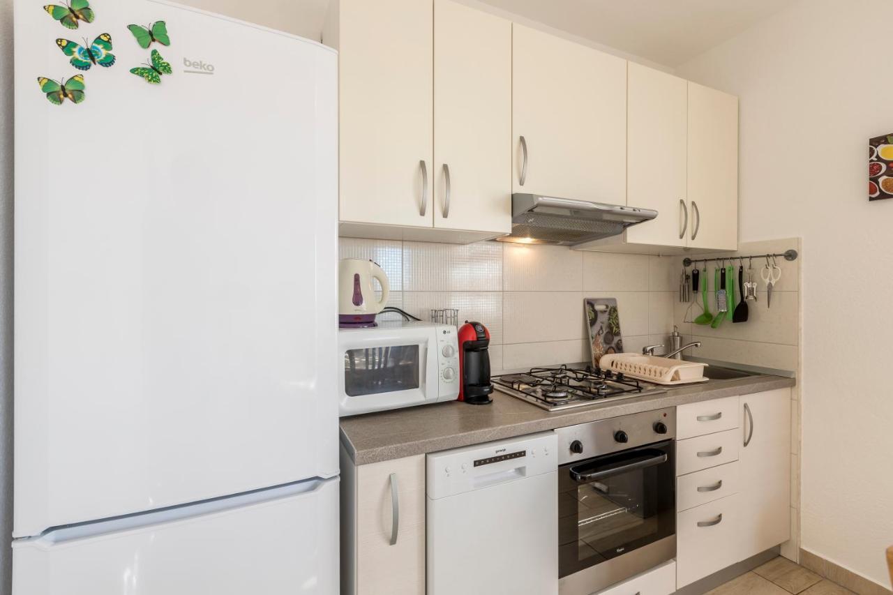Apart Sa Terasom 250M Od Plaze,Parking,Wi Fi,Rostilj Трогир Екстериор снимка