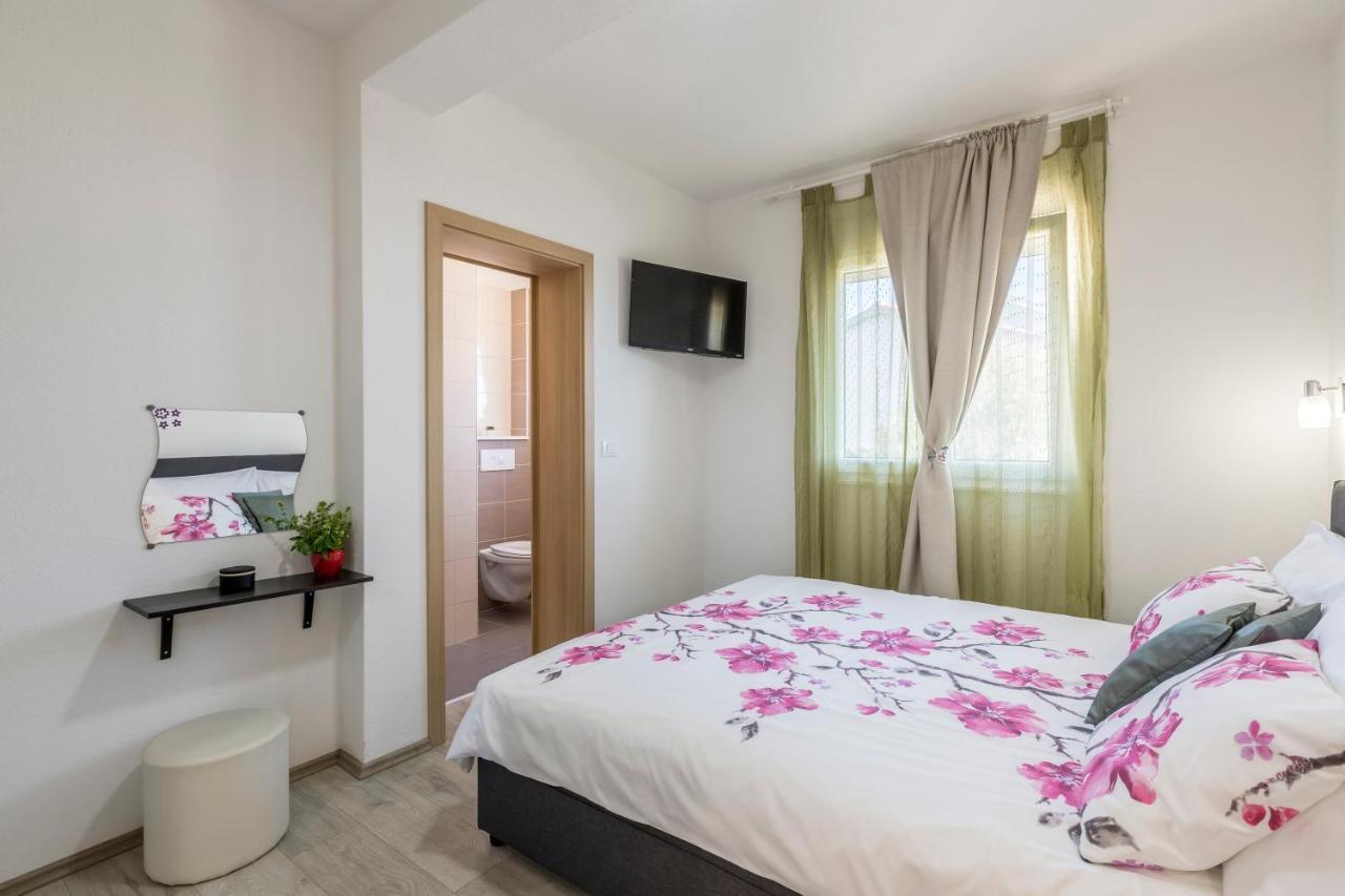 Apart Sa Terasom 250M Od Plaze,Parking,Wi Fi,Rostilj Трогир Екстериор снимка