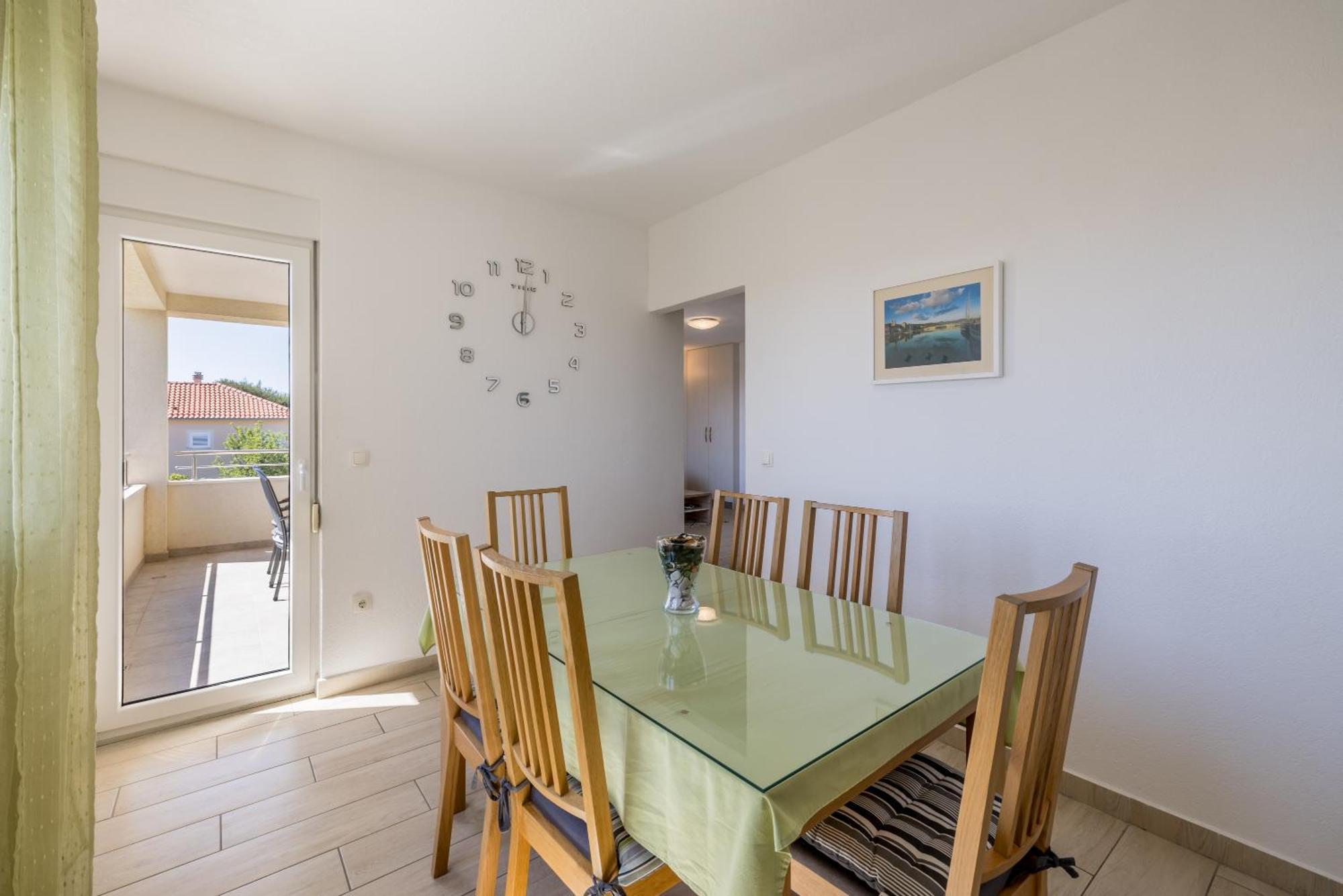 Apart Sa Terasom 250M Od Plaze,Parking,Wi Fi,Rostilj Трогир Екстериор снимка