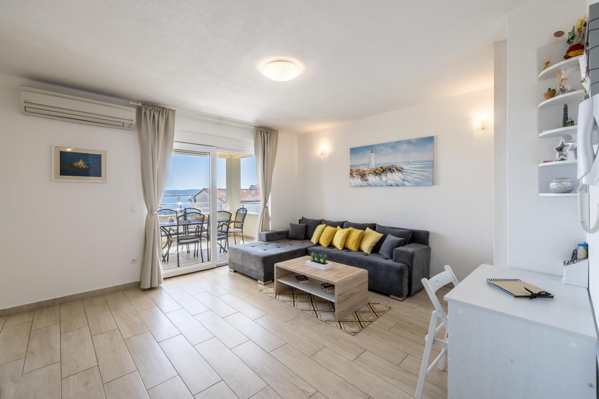 Apart Sa Terasom 250M Od Plaze,Parking,Wi Fi,Rostilj Трогир Екстериор снимка