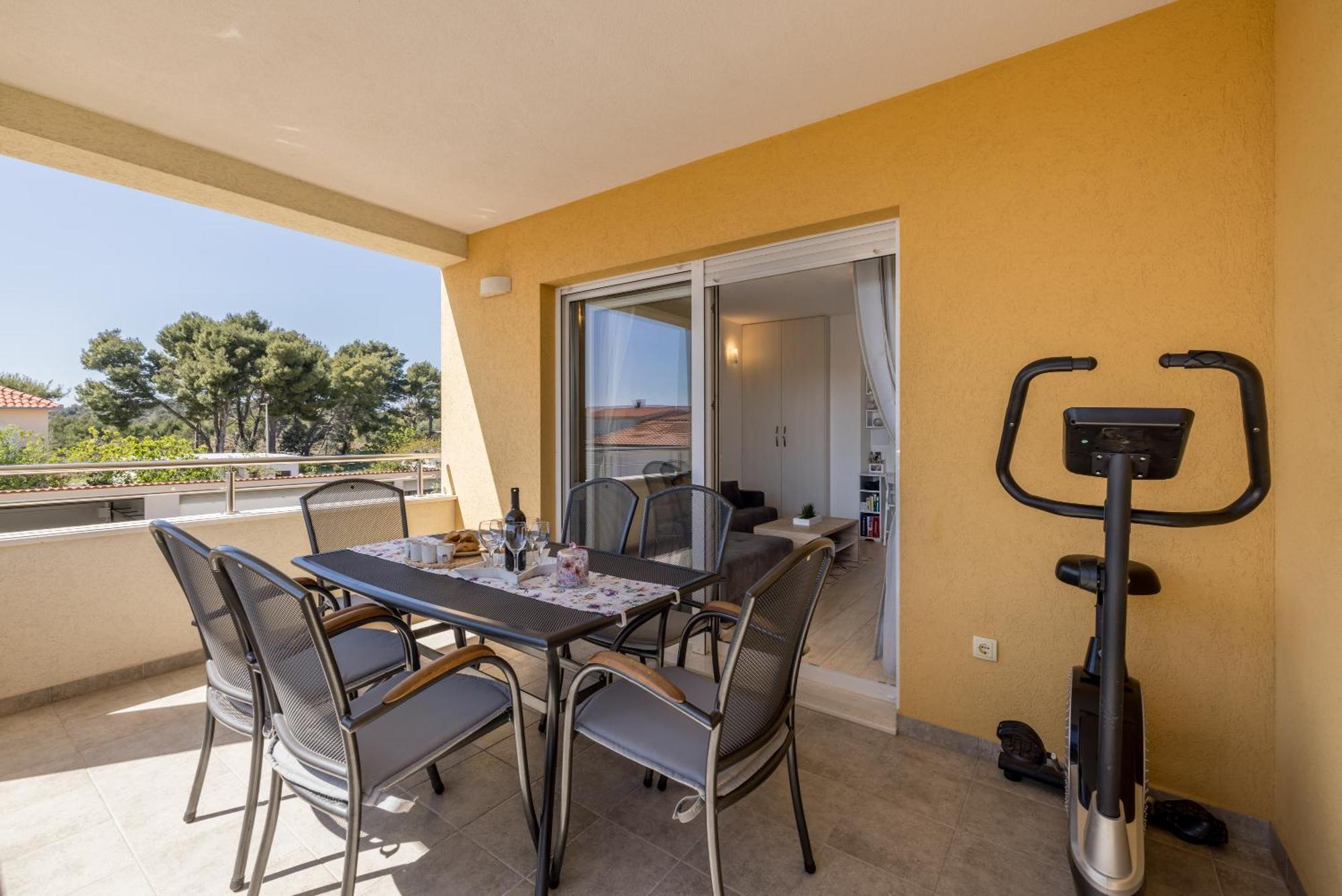 Apart Sa Terasom 250M Od Plaze,Parking,Wi Fi,Rostilj Трогир Екстериор снимка