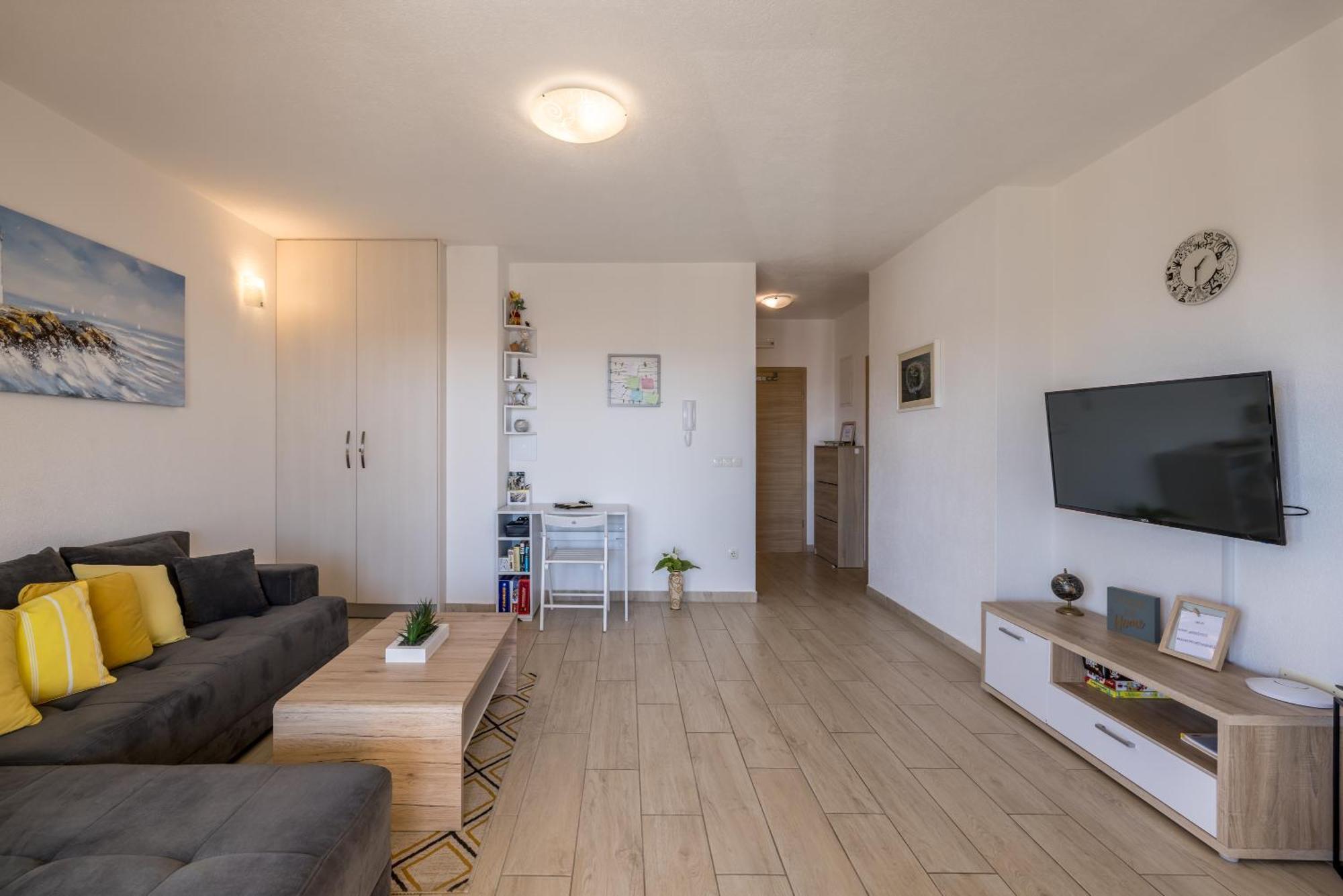 Apart Sa Terasom 250M Od Plaze,Parking,Wi Fi,Rostilj Трогир Екстериор снимка