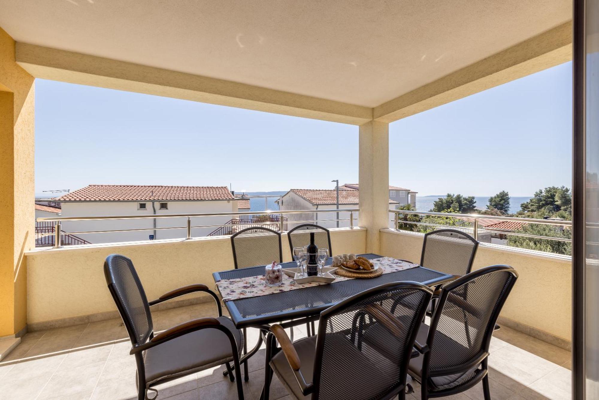 Apart Sa Terasom 250M Od Plaze,Parking,Wi Fi,Rostilj Трогир Екстериор снимка